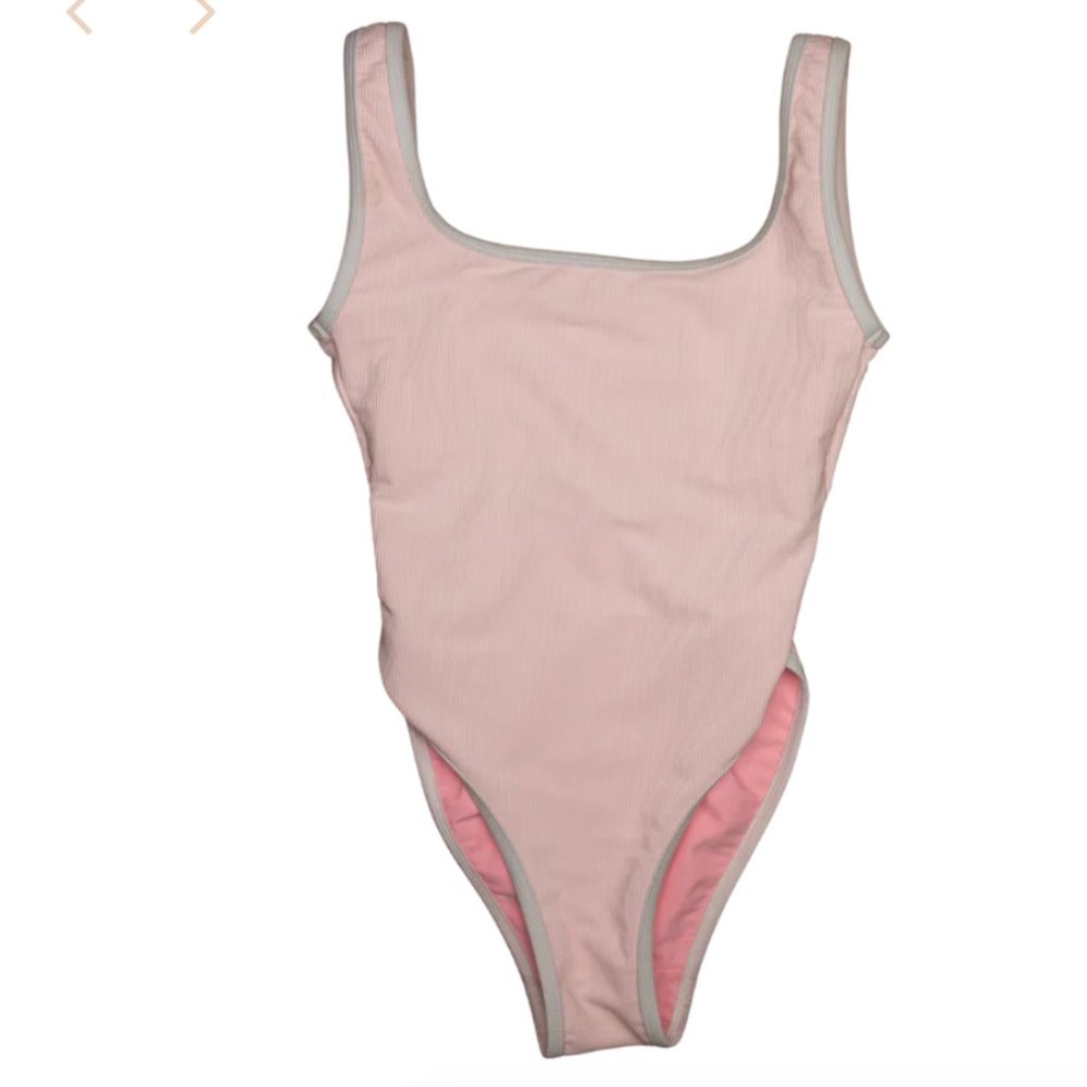 LainSnow Ocean Isle One Piece - Petal pink Size M
